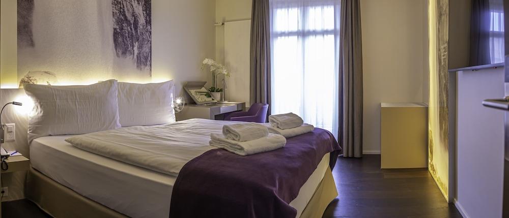 Cascada Boutique Hotel 4*
